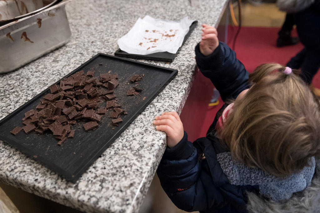 巧克力不仅好吃,而且有益智力。