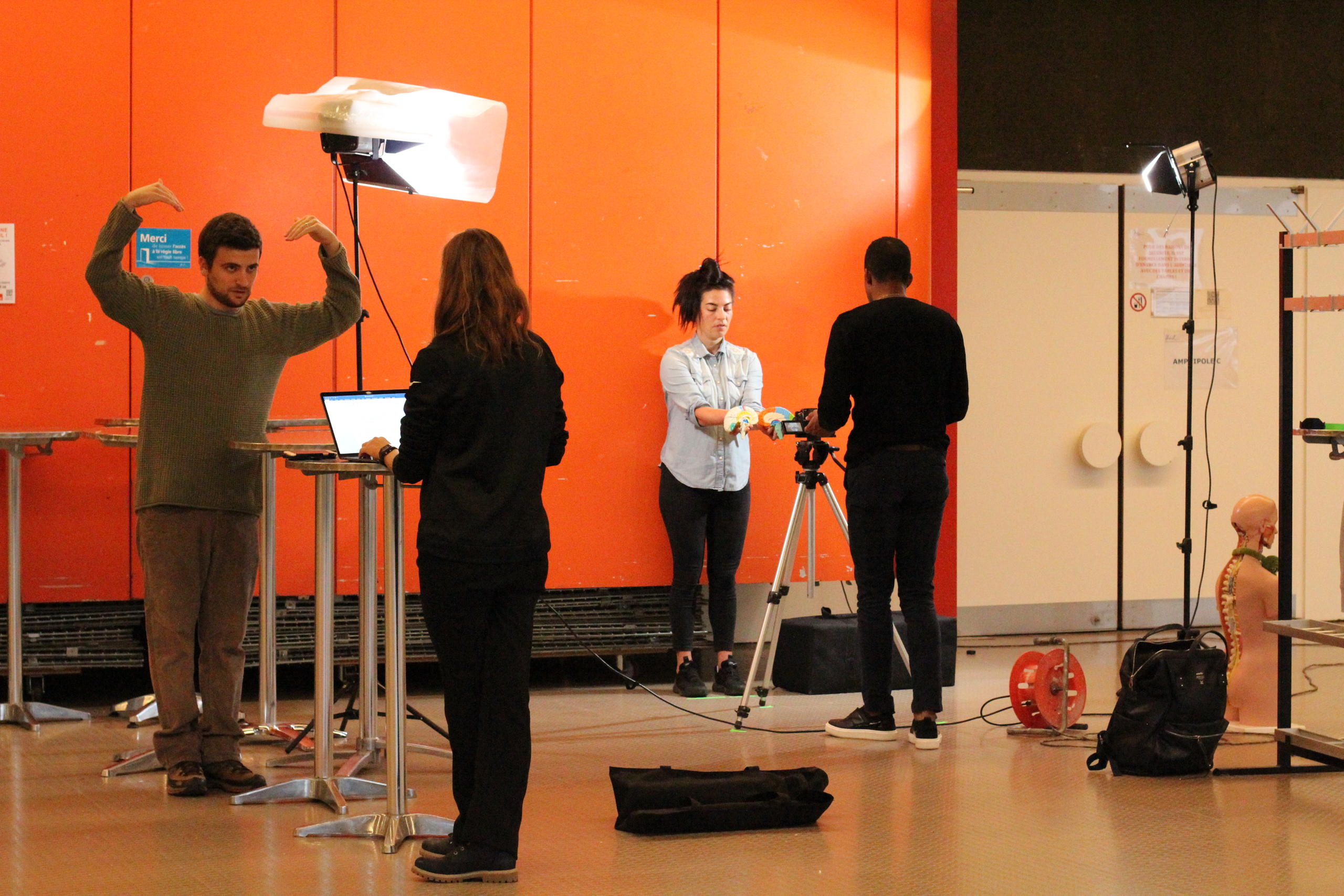 イベント2日目で撮影するあるチームのようす