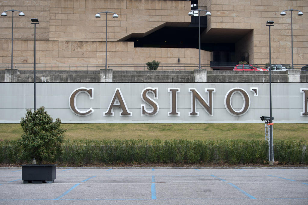 La scritta Casinò sulla parte della casa da gioco di Campione d Italia