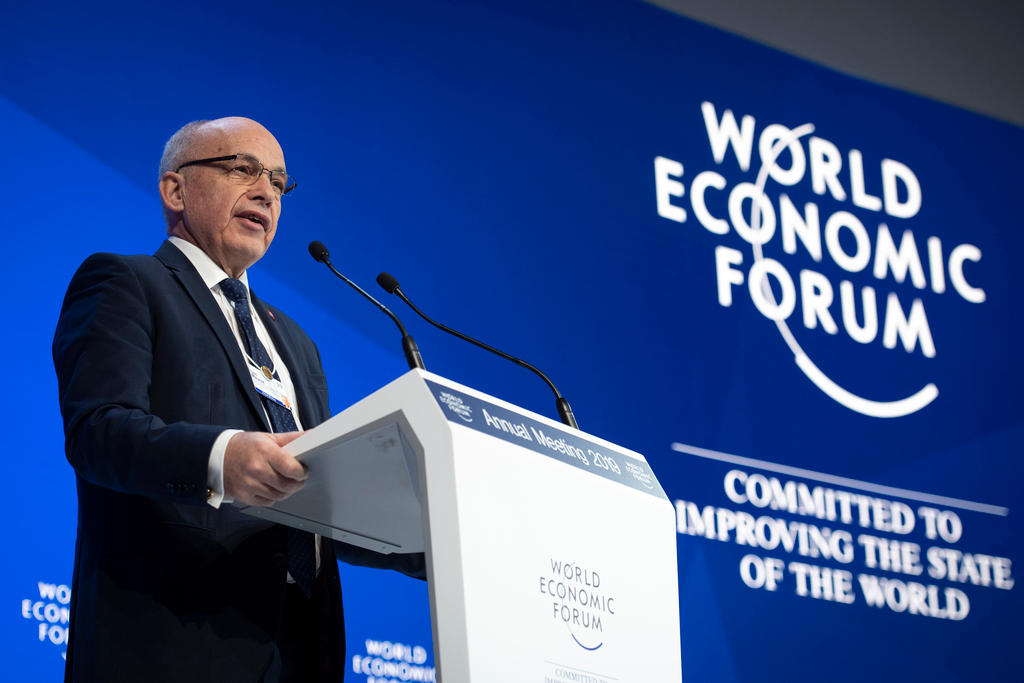 Ueli Maurer gives a speech at WEF