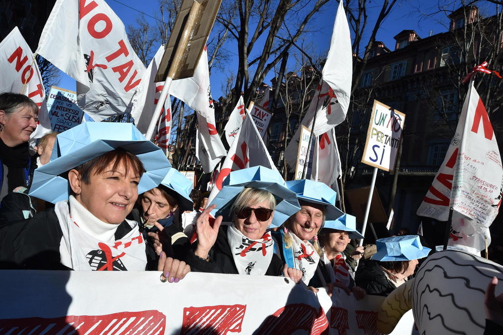 Manifestanti No Tav a Torino nel corso di una manifestazione dello scorso mese di dicembre