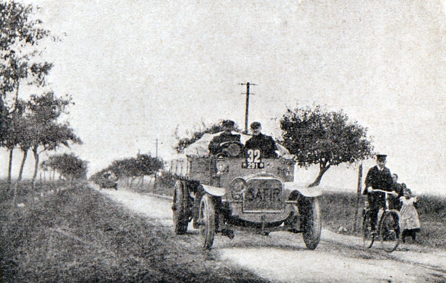 Photo d un camion du début du 20e siècle.