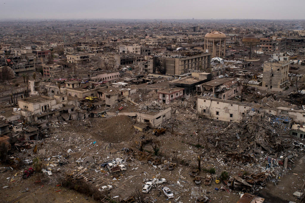 أطلال أحياء تعرضت للتدمير في الموصل شمال العراق