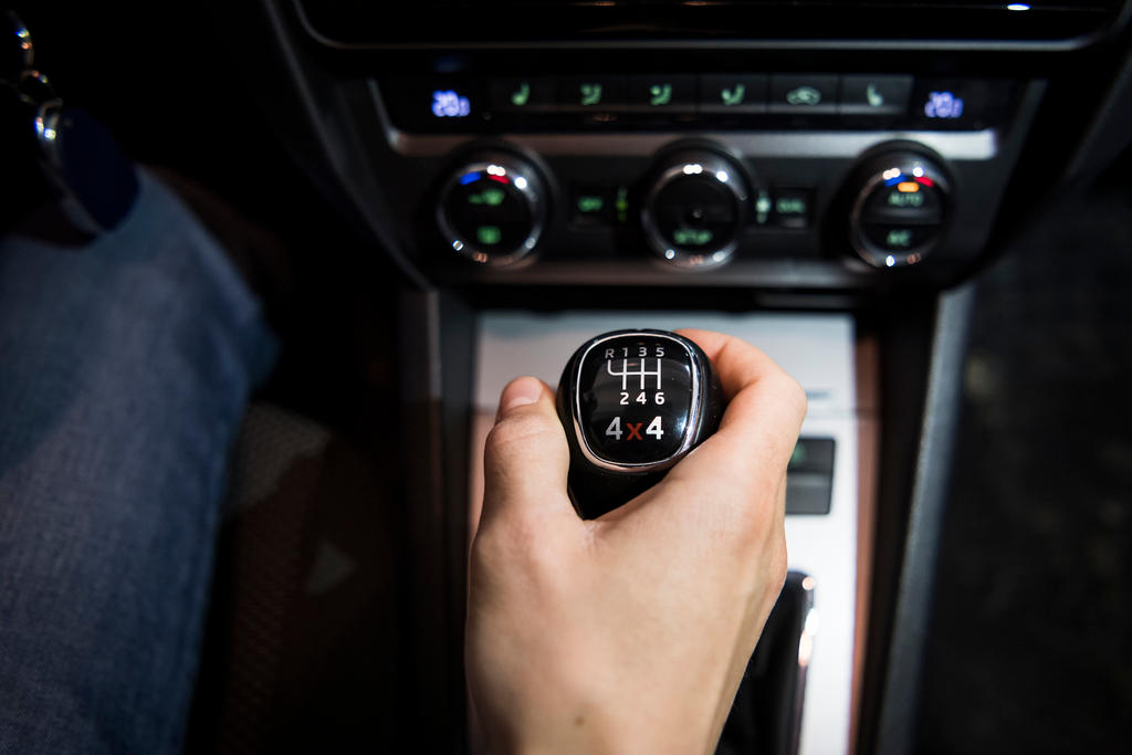 Boîte de vitesse dans une voiture