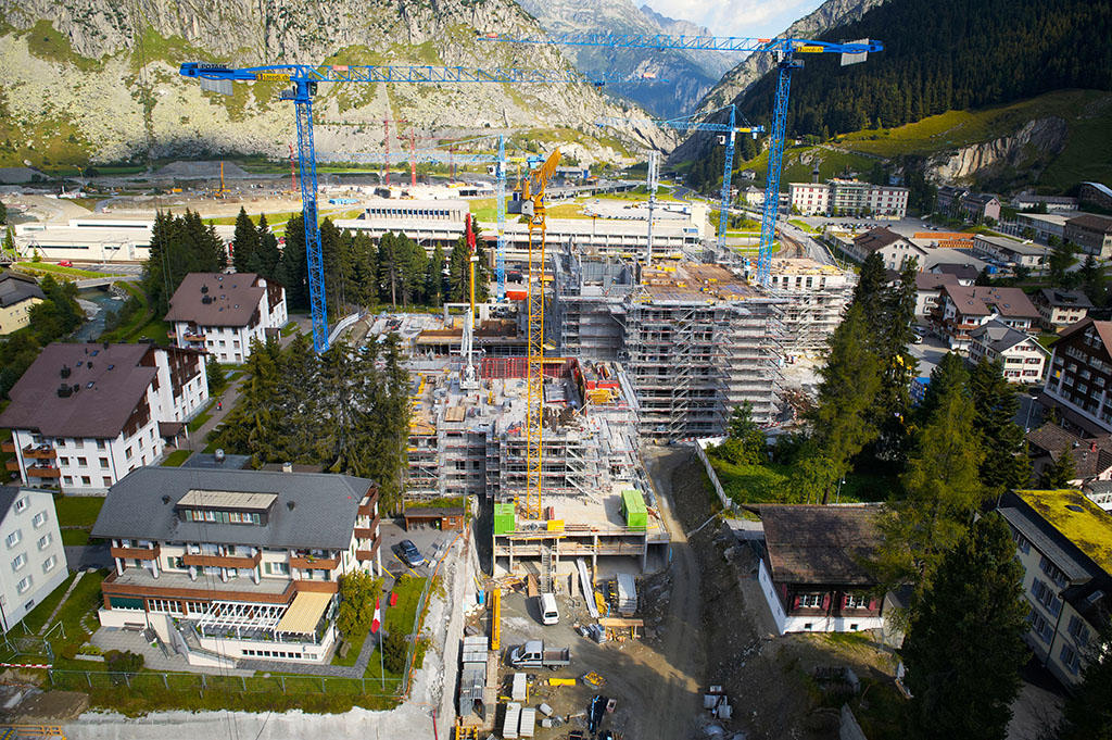 Imagen de una construcción en el centro de un poblado