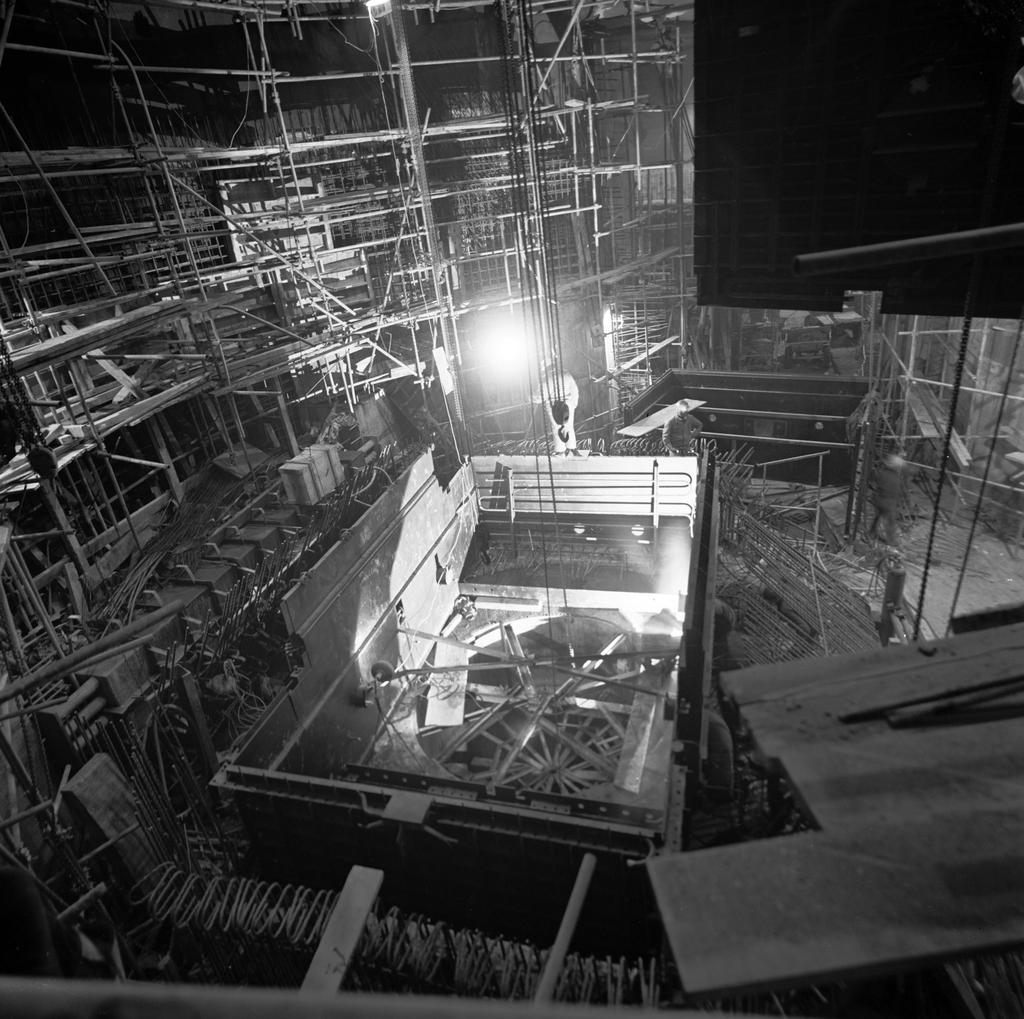 リュサンに建設中の研究用原子炉