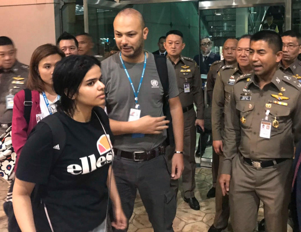 La giovane saudita ribelle all aeroporto di Bangkok