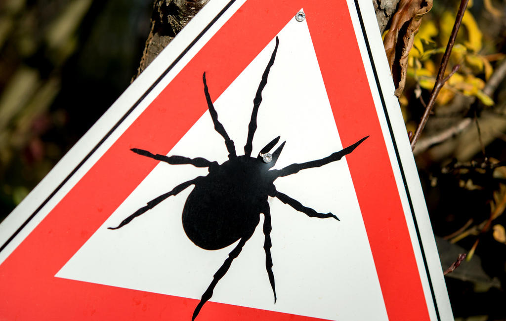 tick warning sign