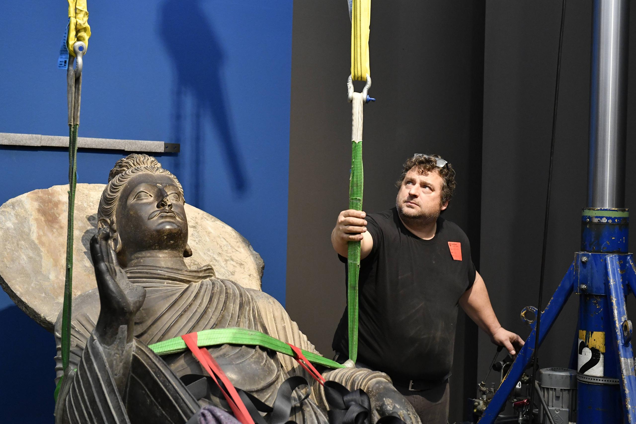 Buddha being hoisted into place