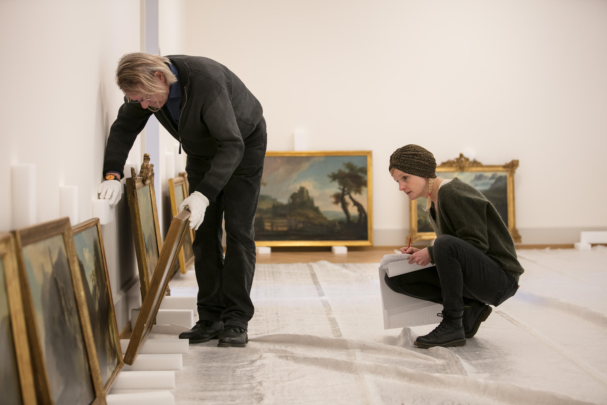 أناس خلال تأسيس المتحف