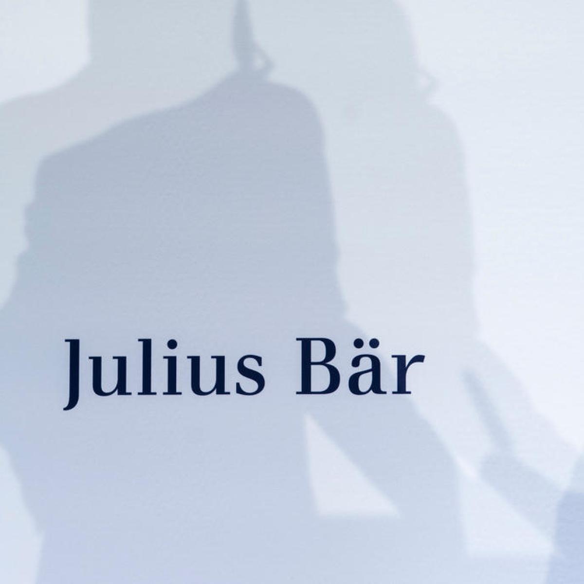 Swiss private banking giant dips toes into crypto scene - SWI swissinfo.ch