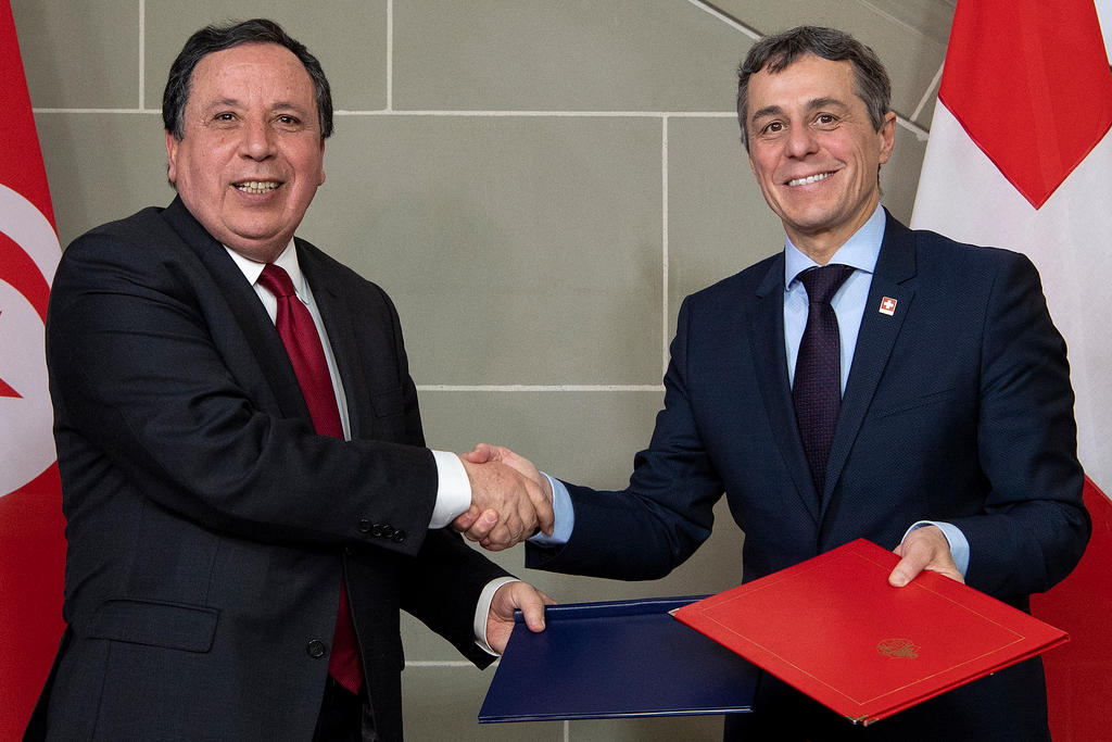 Swiss Foreign Minister Ignazio Cassis, right, and Tunisian Foreign Minister Khemaies Jhinaoui