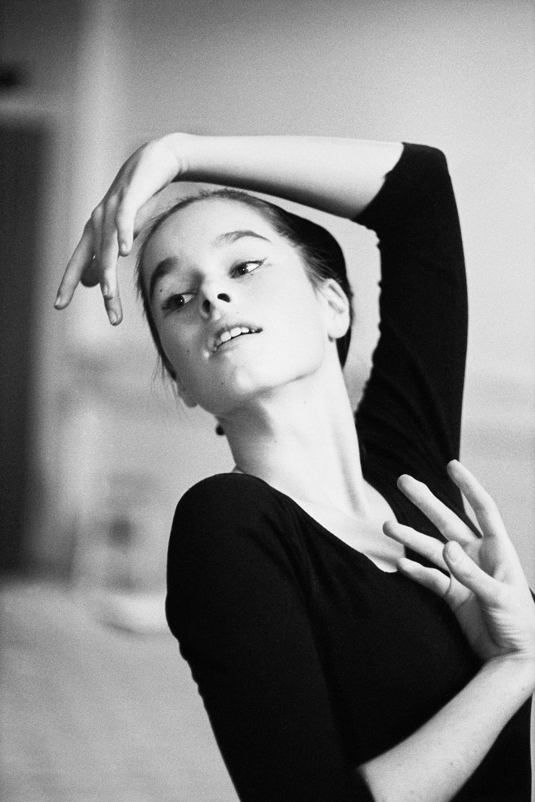 1961年1月，卓别林的女儿Géraldine在上舞蹈课。