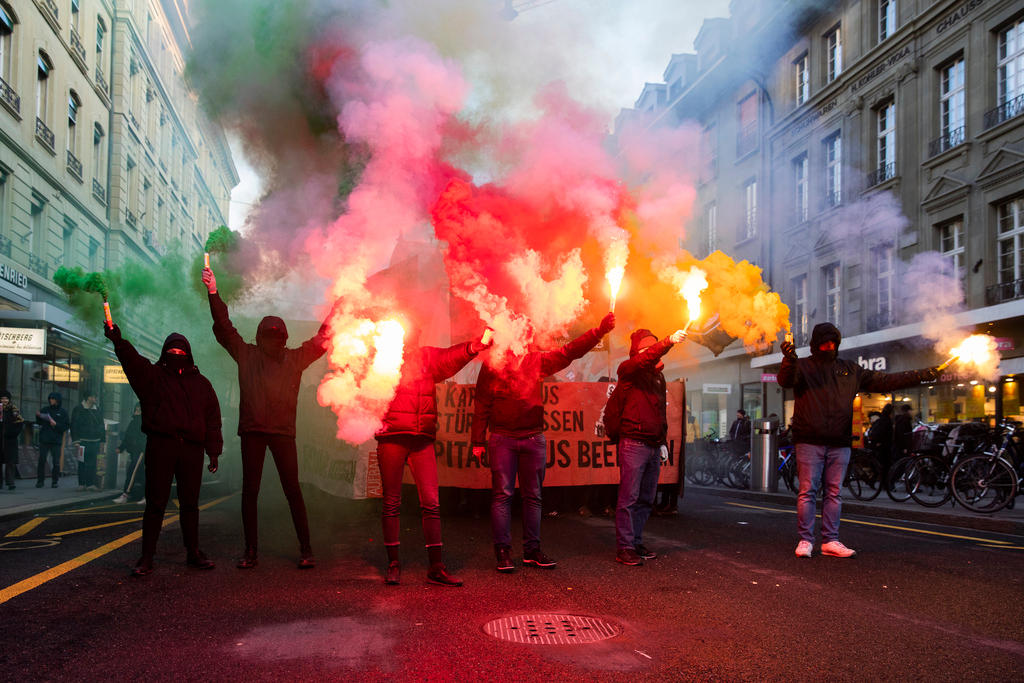 Manifestazione contro il Forum economico mondiale a Berna