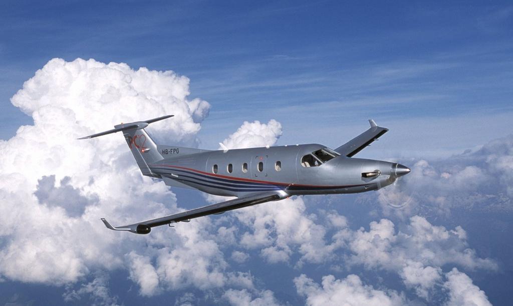 Ein Flugzeug Pilatus PC-12