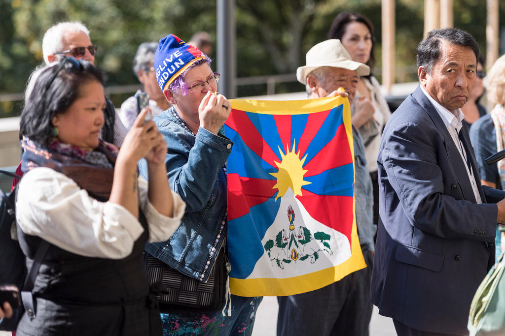 Tibetan protestors with flag