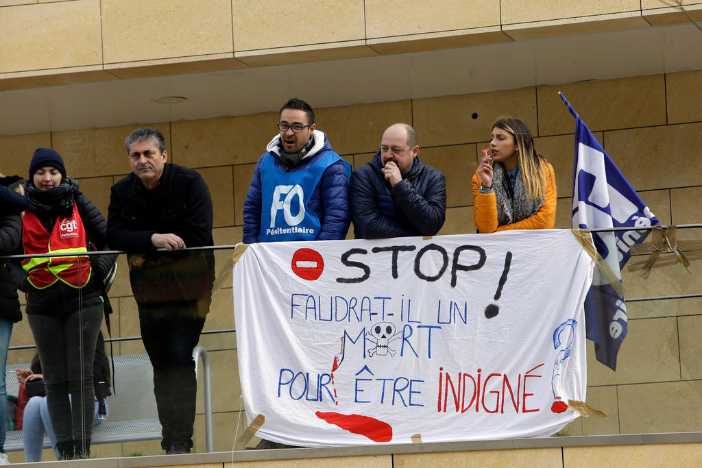 Persone striscione