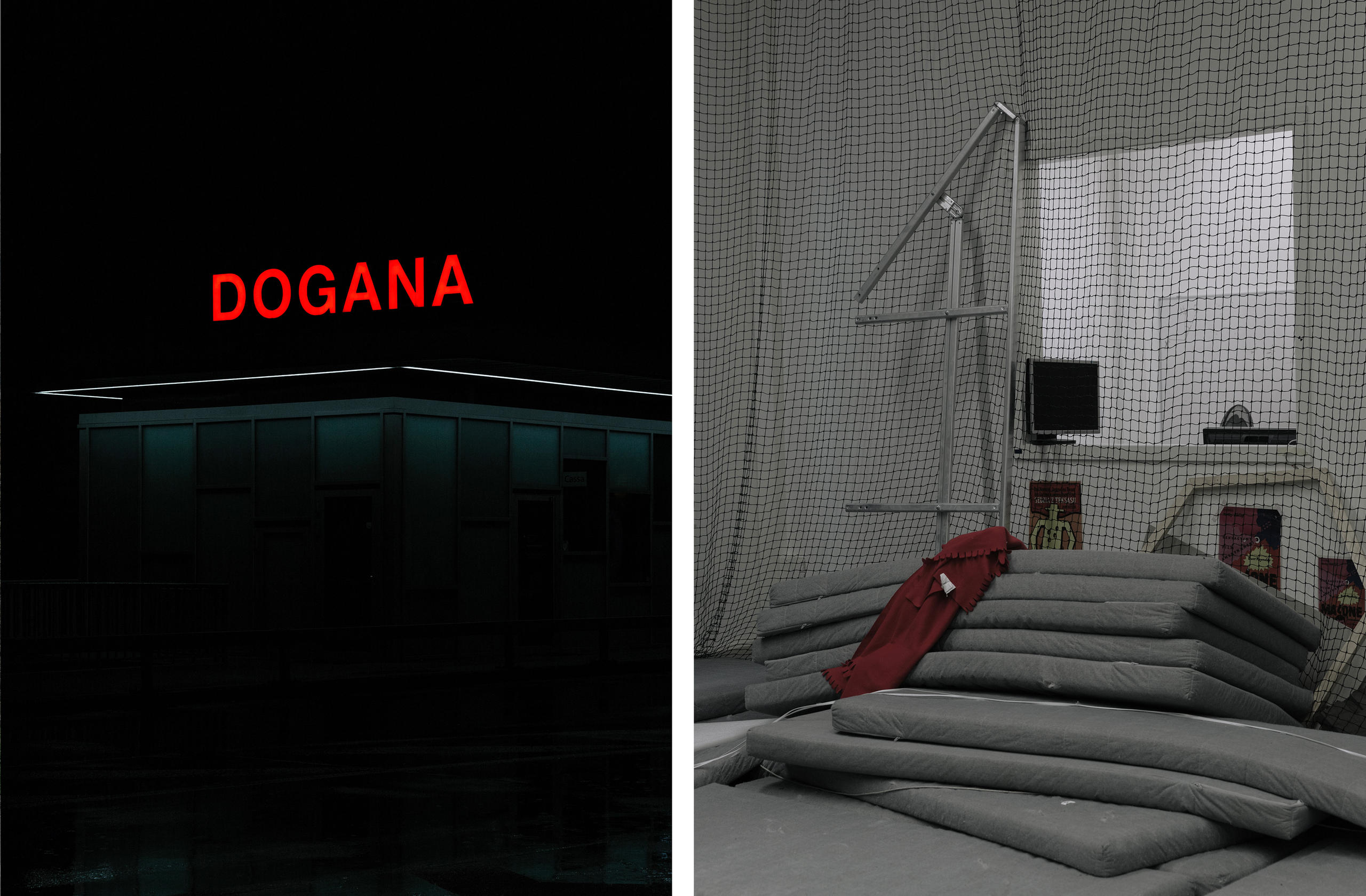 ネオンサインと積まれたマットレス