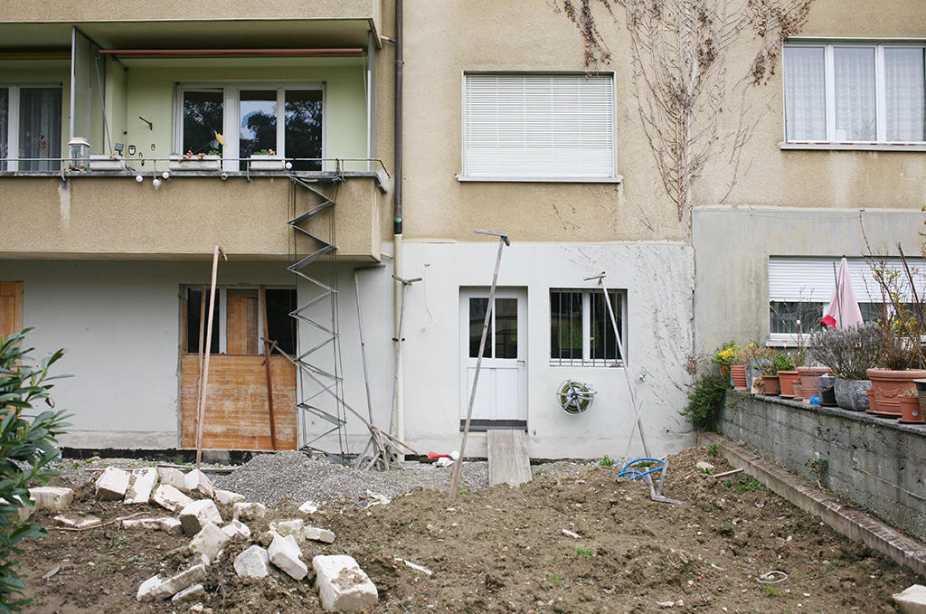 An extended ziga cat ladder from a first floor balcony to then garden.