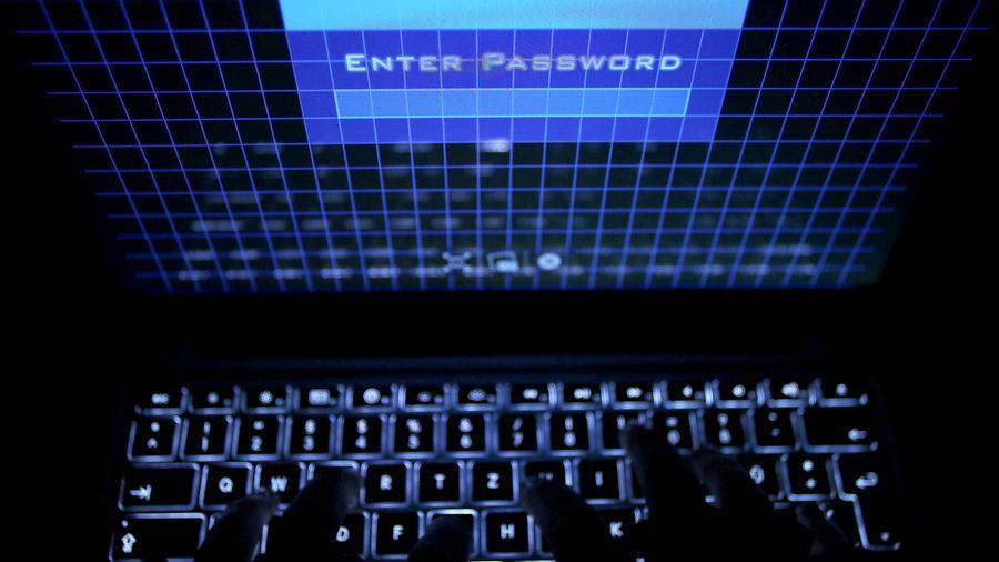 Computer-Bildschirm mit Aufforderung: Enter Password