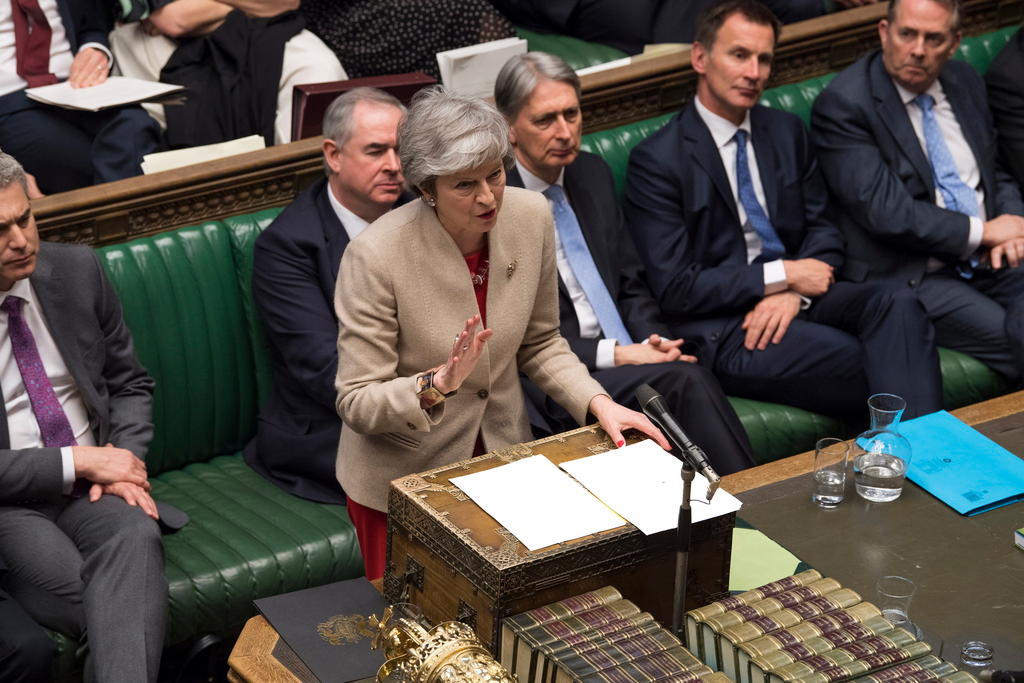 Piano intero di Theresa May che parla alla Camera dei Comuni