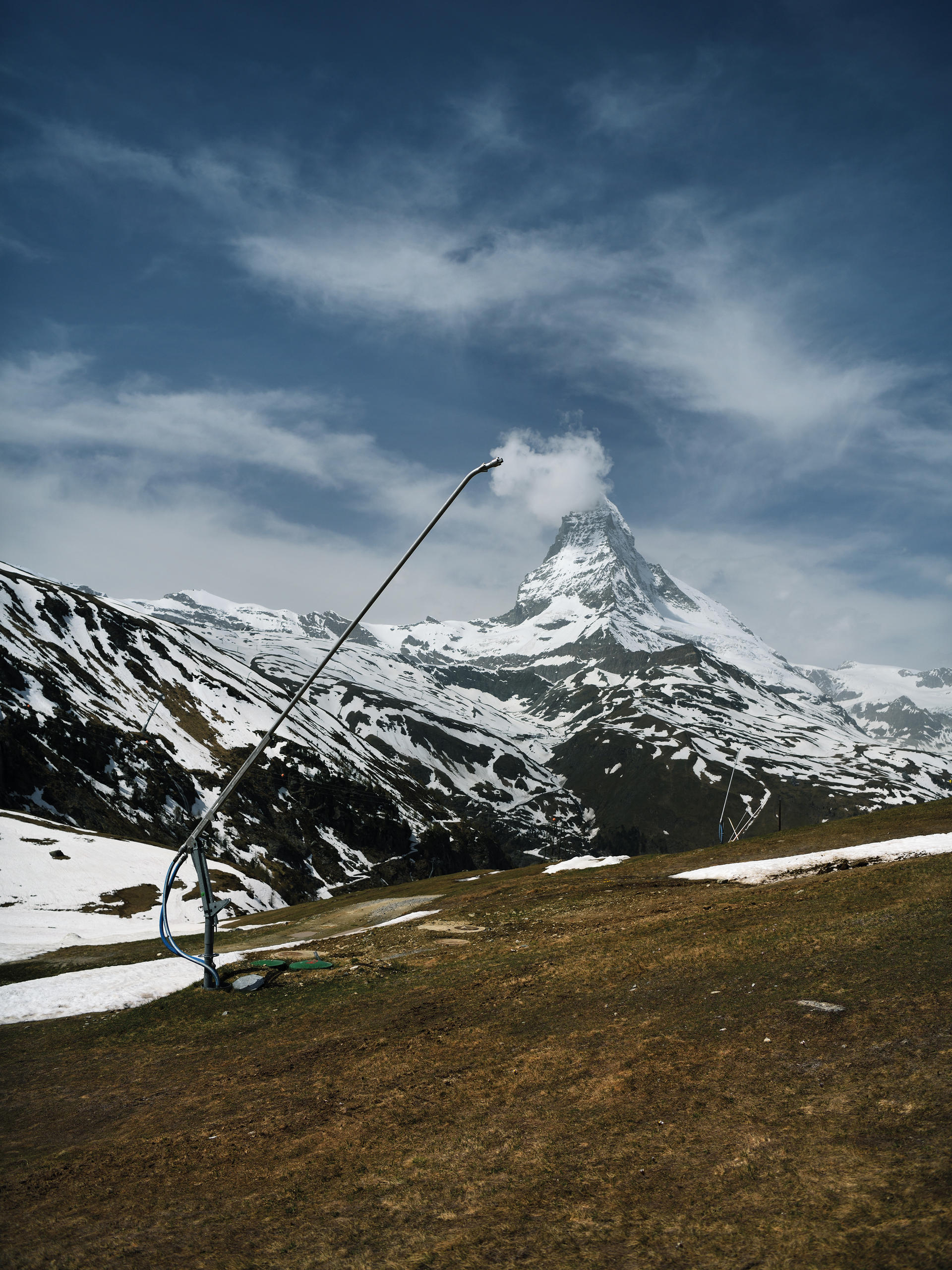 Stillgelegte Beschneiungsanlage vor Matterhorn