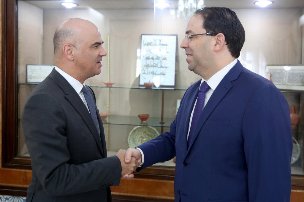 Tunisian Prime Minister Youssef Chahed shakes hands with Alain Berset