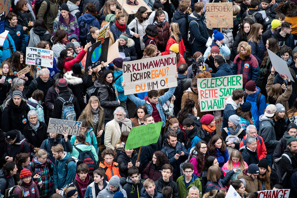 picture of demonstrators in Bern
