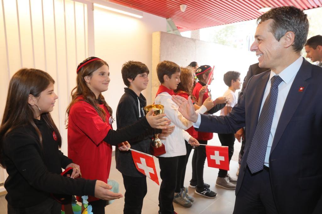 Minister Cassis at Colegio Suizo