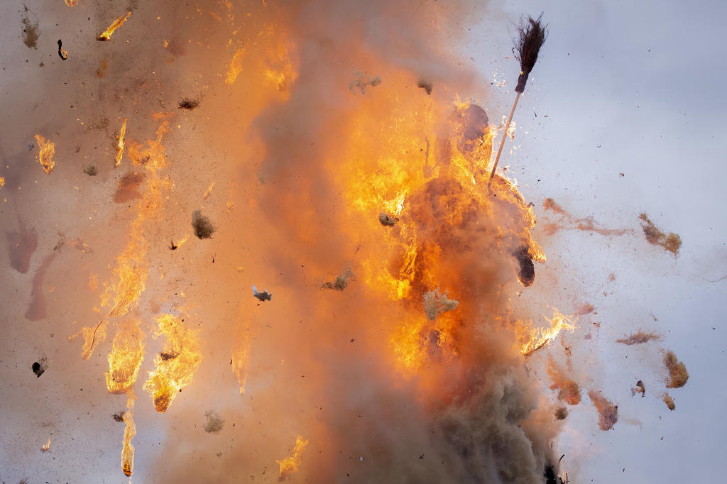 Exploding Sweede A psychic exploding snowman? Welcome to Sechseläuten - SWI swissinfo.ch