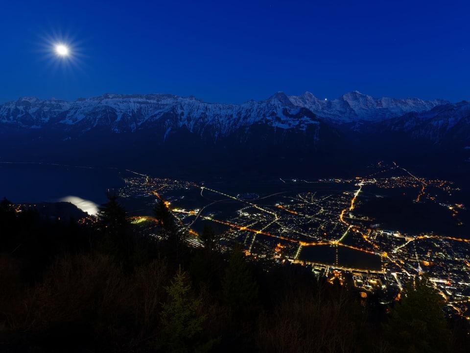 Ночной Интерлакен (Interlaken). Гора Хардер Кульм (Harder Kulm).