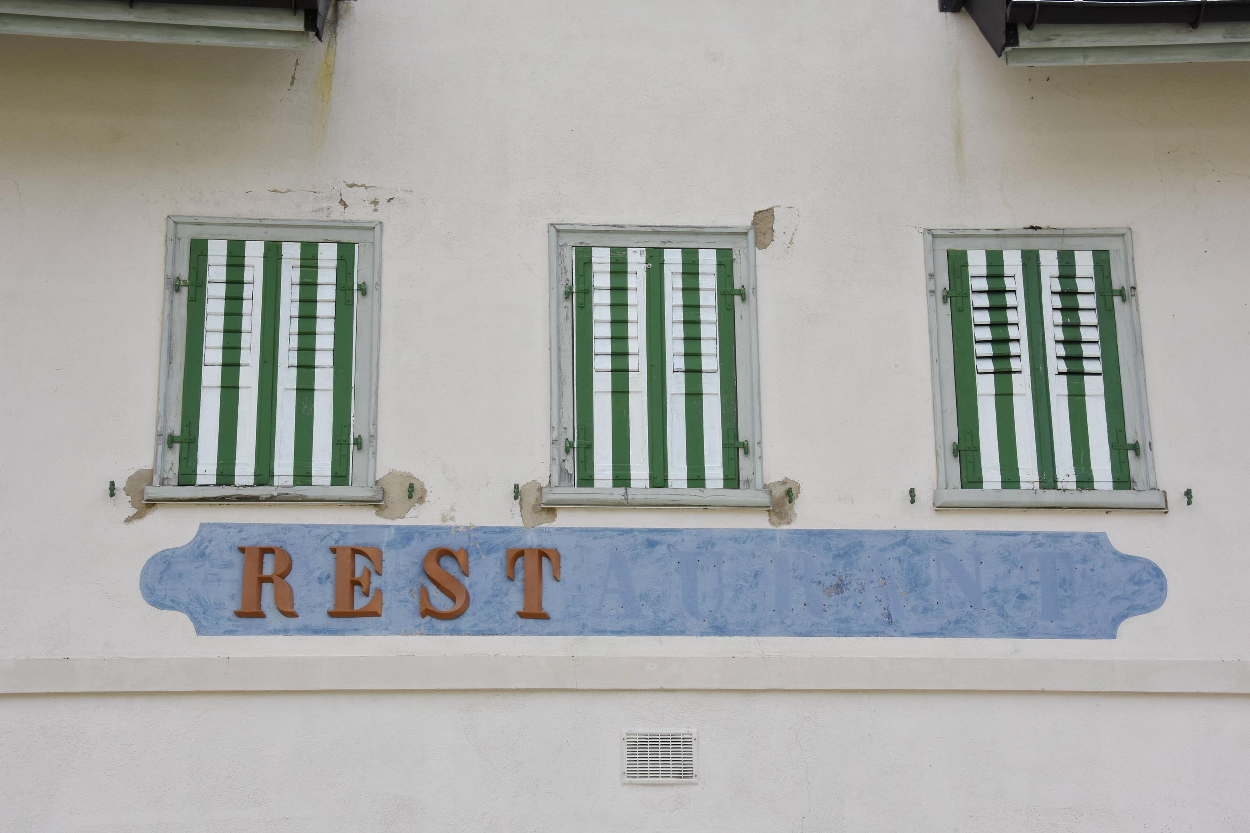 Läden geschlossen, zu, aus: Wenn Restaurants schliessen, verarmt auch das soziale Leben. Gerade in einem Dorf auf dem Land.