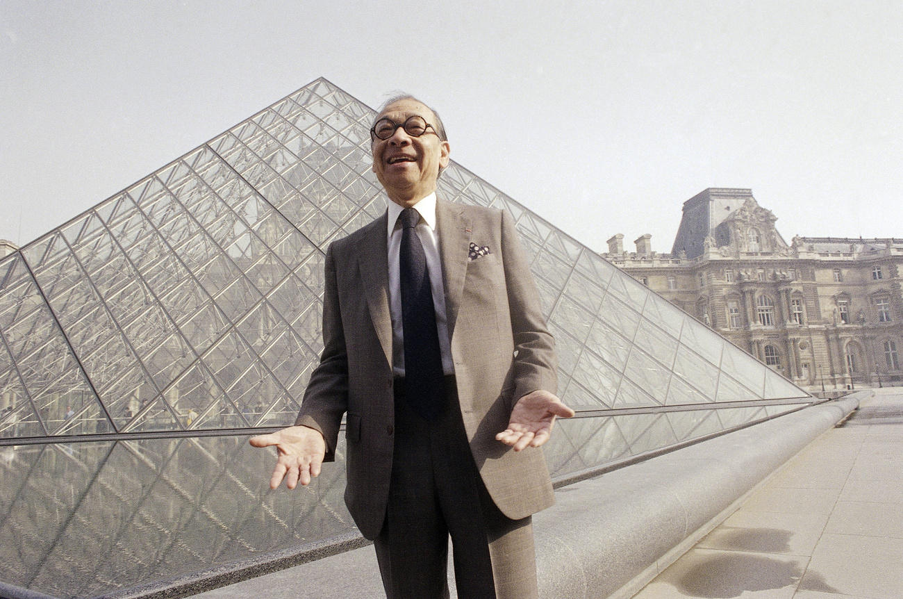 I.M Pei davanti al louvre