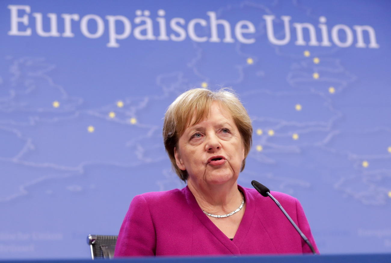 Angela Merkel su sfondo blu con la scritta tedesca Europäische Union