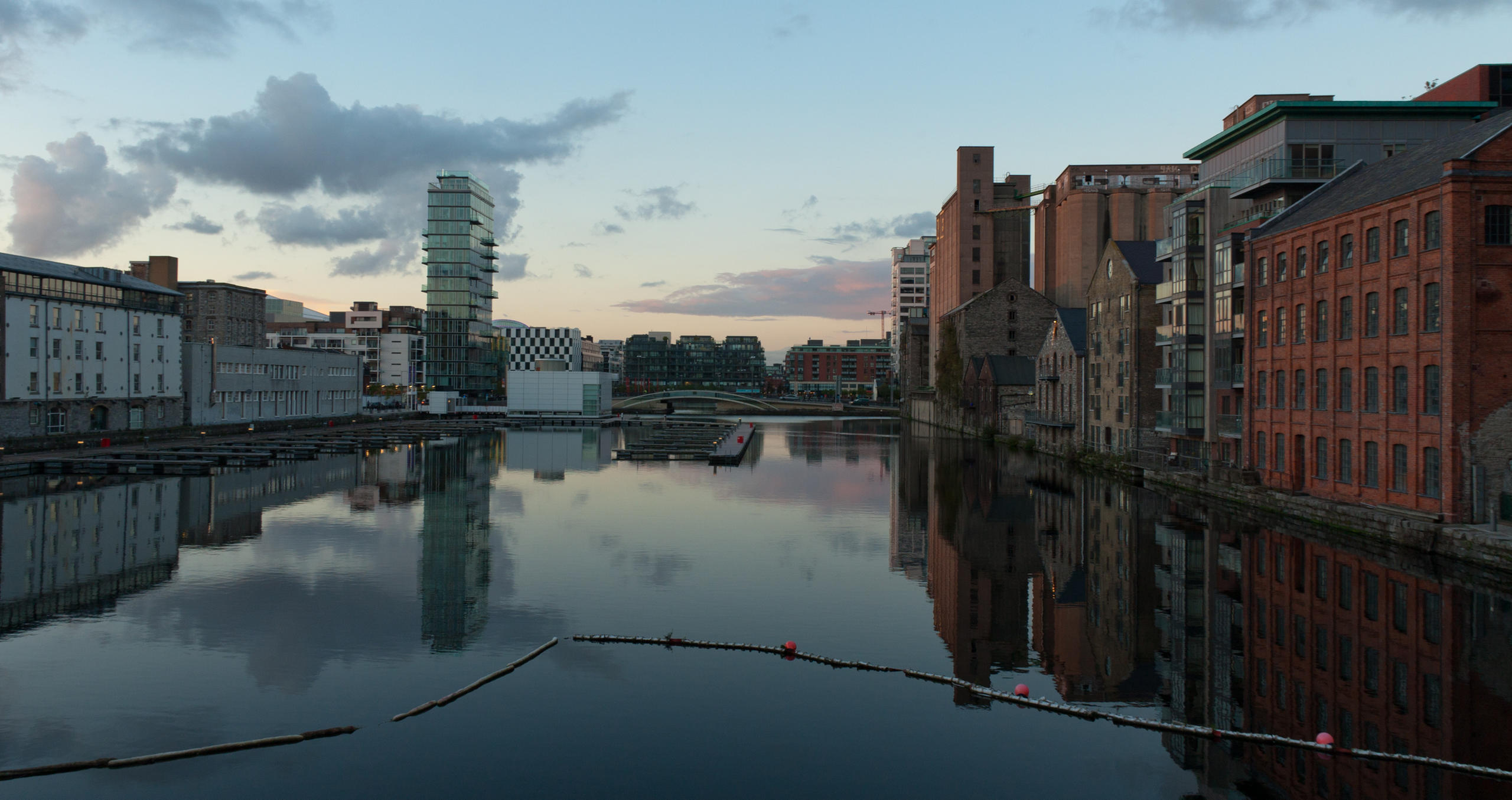 As docas do grande canal de Dublin