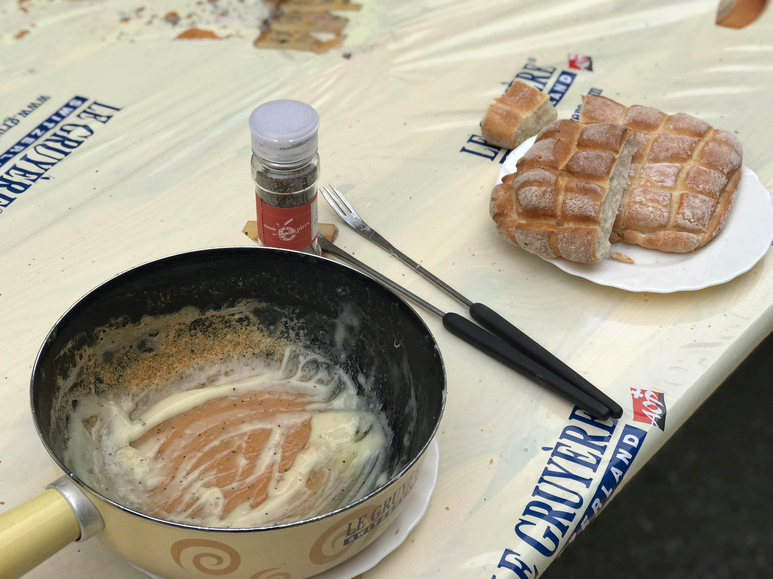 caquelon de fondue vide