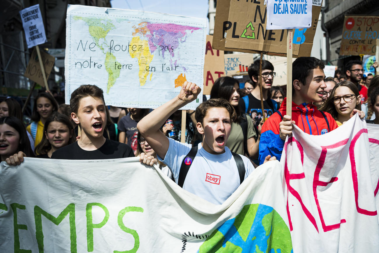 Schüler, die auf der Strasse für einen besseren Klimaschutz streiken