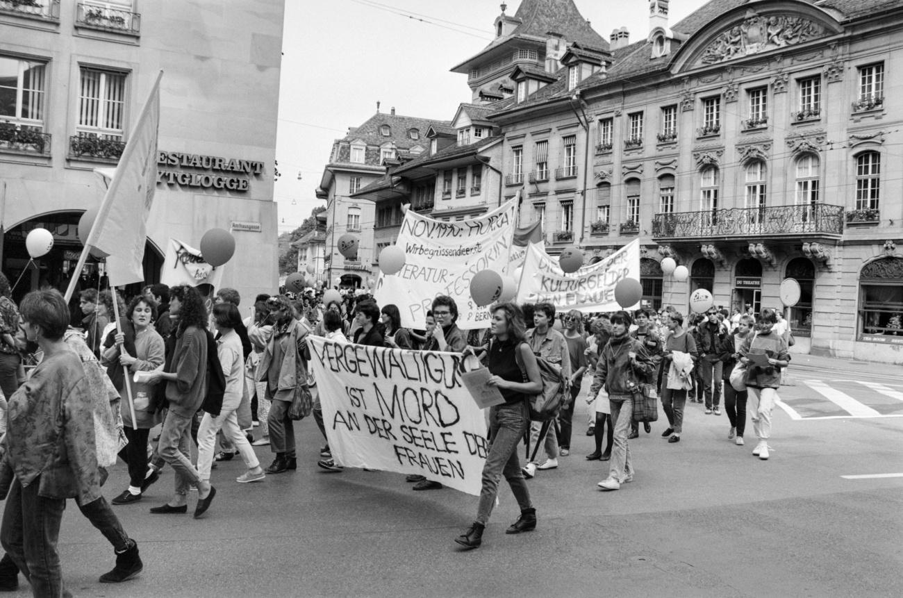 women s march in 1988, switzerland