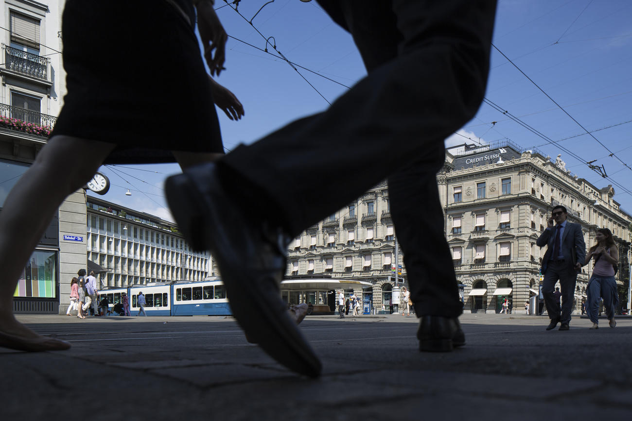 People walking in Paradeplatz