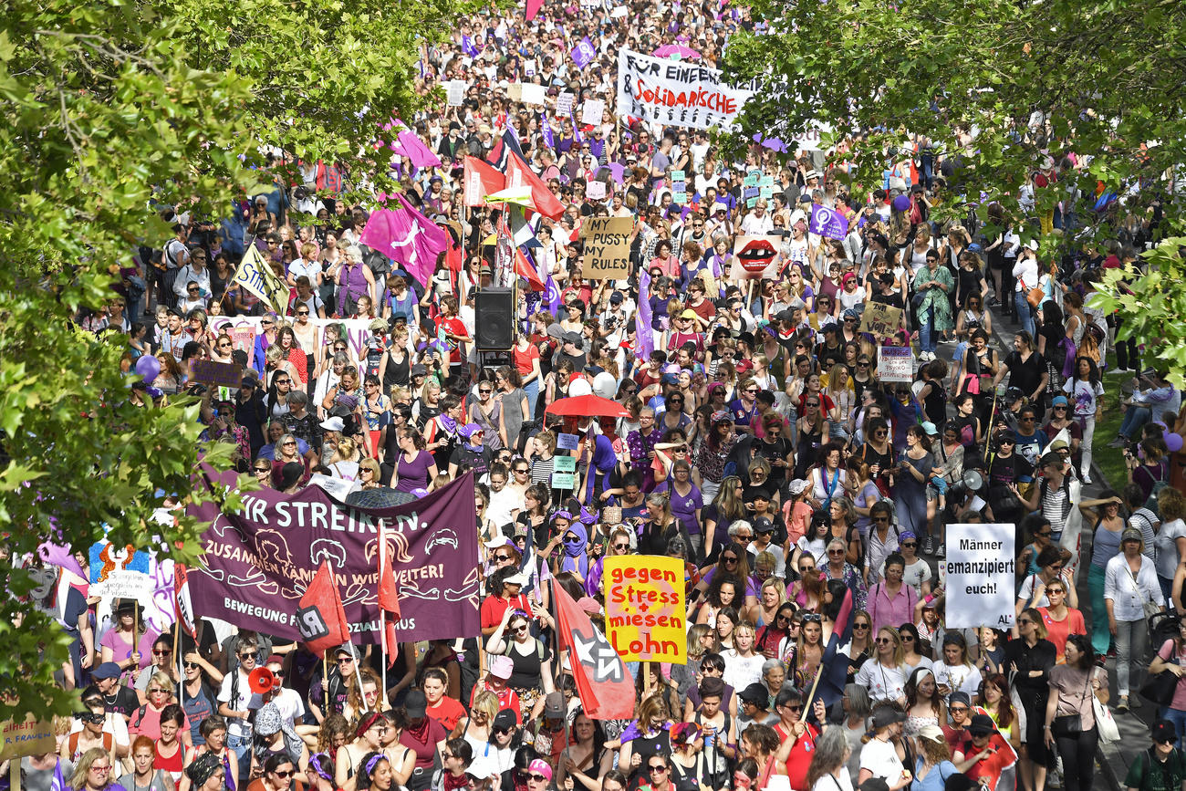 Frauendemo Zürich Masse