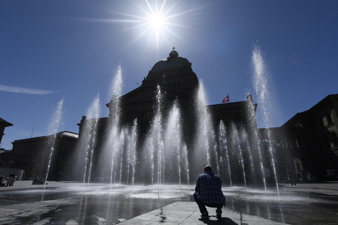 La piazza federale e le fontane attive davanti a Palazzo federale