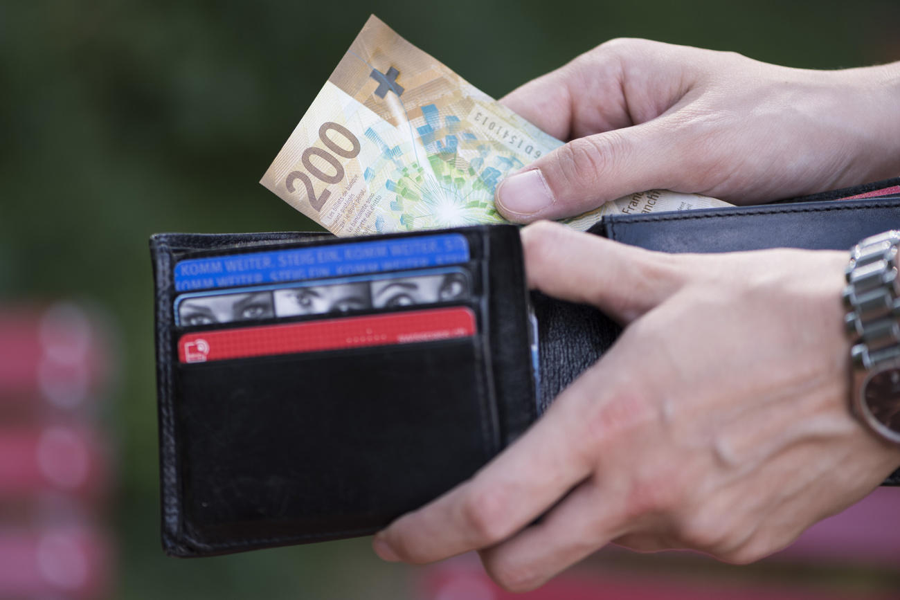 a wallet with 200 Francs