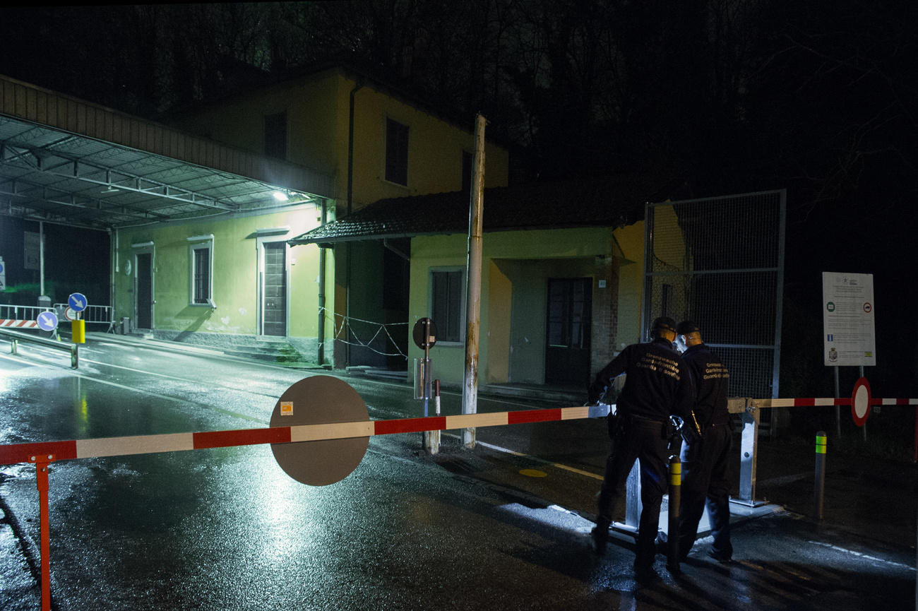 Il valico di Novazzano chiuso per la notte