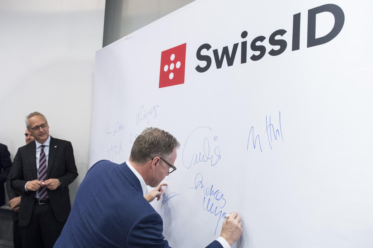 CEO of Federal Railways signing an agreement on a joint venture for the creation of the SwissID