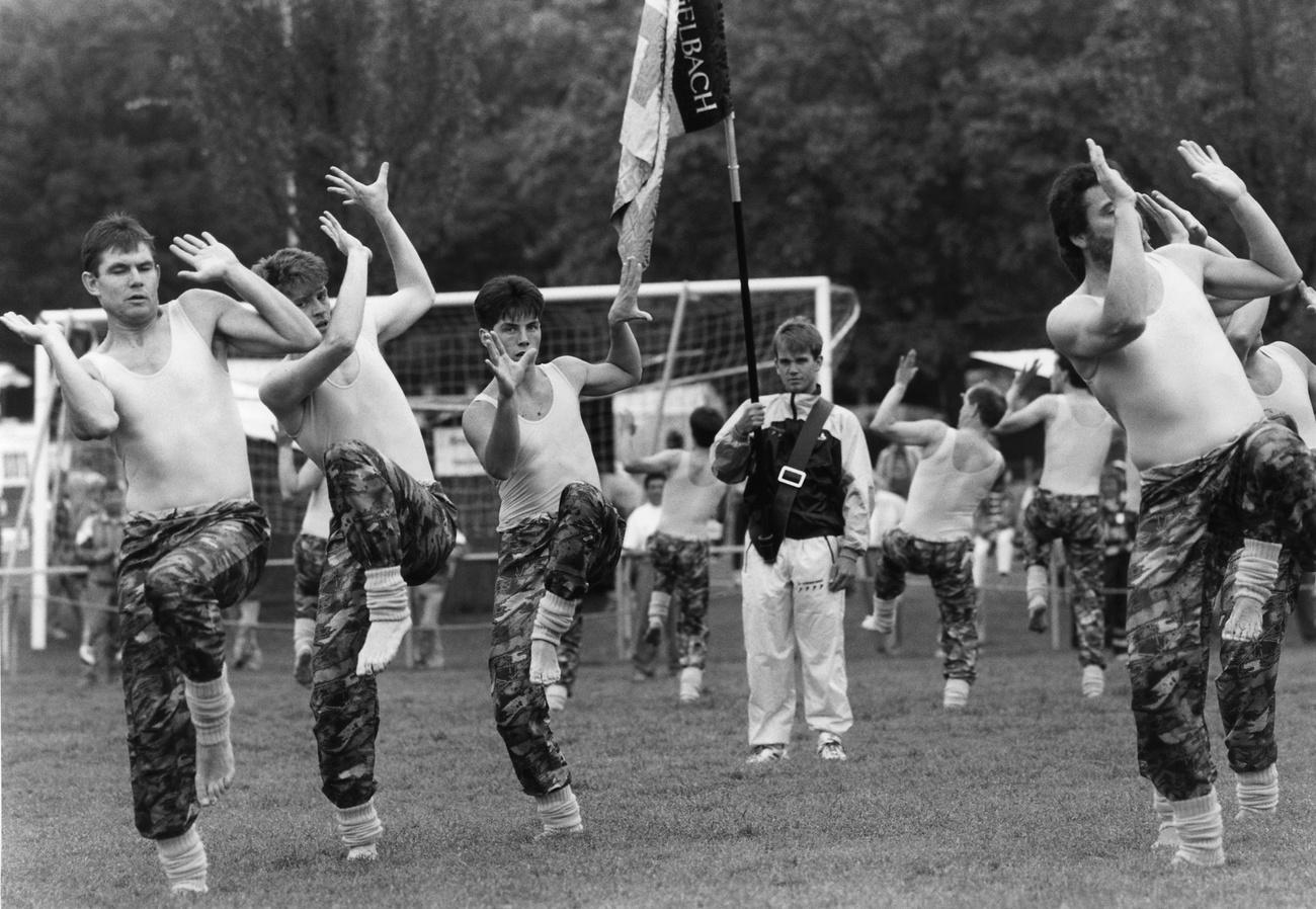 Sprengelbach AG with a martial gymnastics in a matching look, recorded on 20 June 1991 in Lucerne.