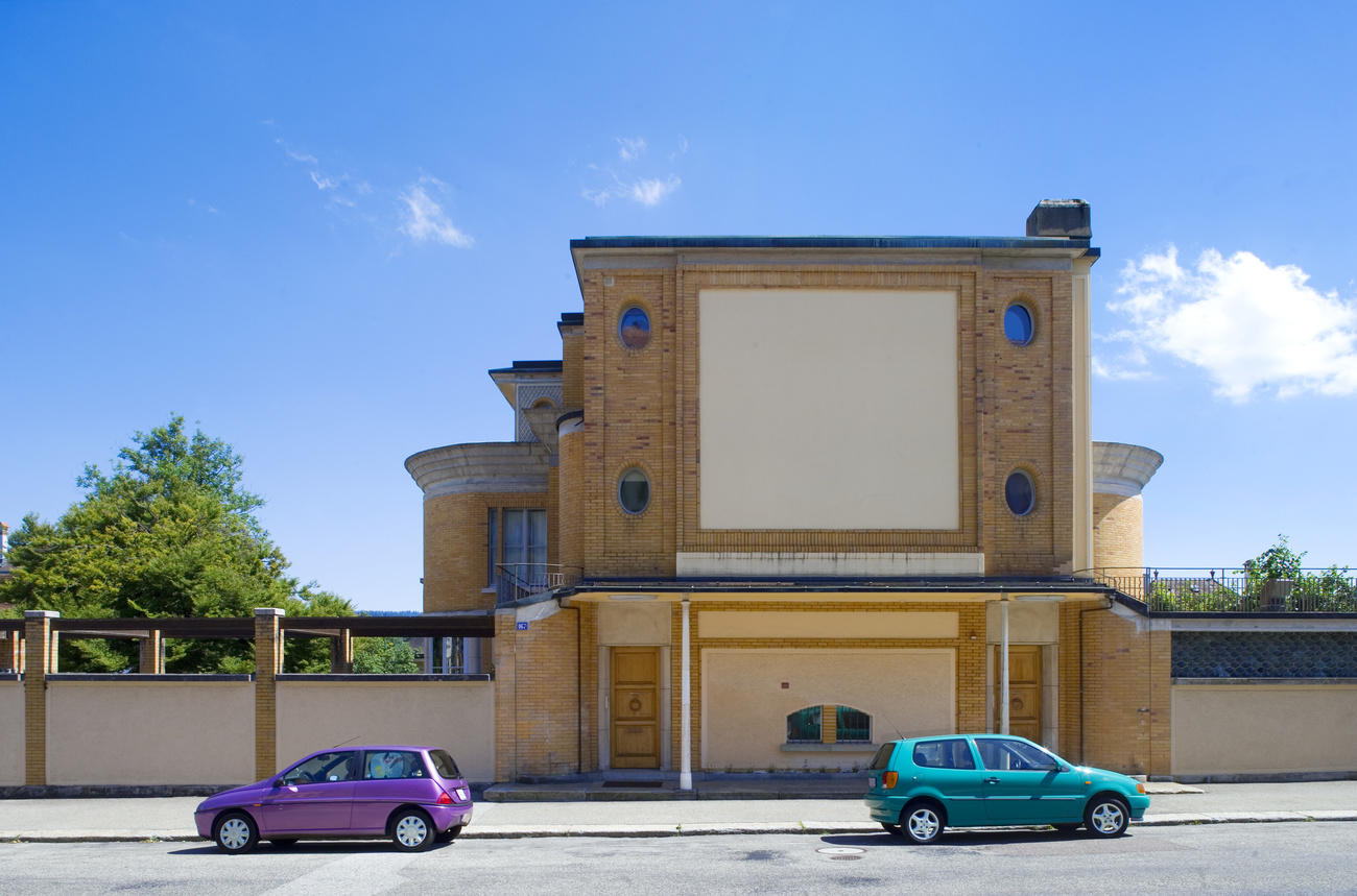 Two cars are parked in front of the Turkish Villa at the Rue du Doubs street in La Chaux-de-Fonds