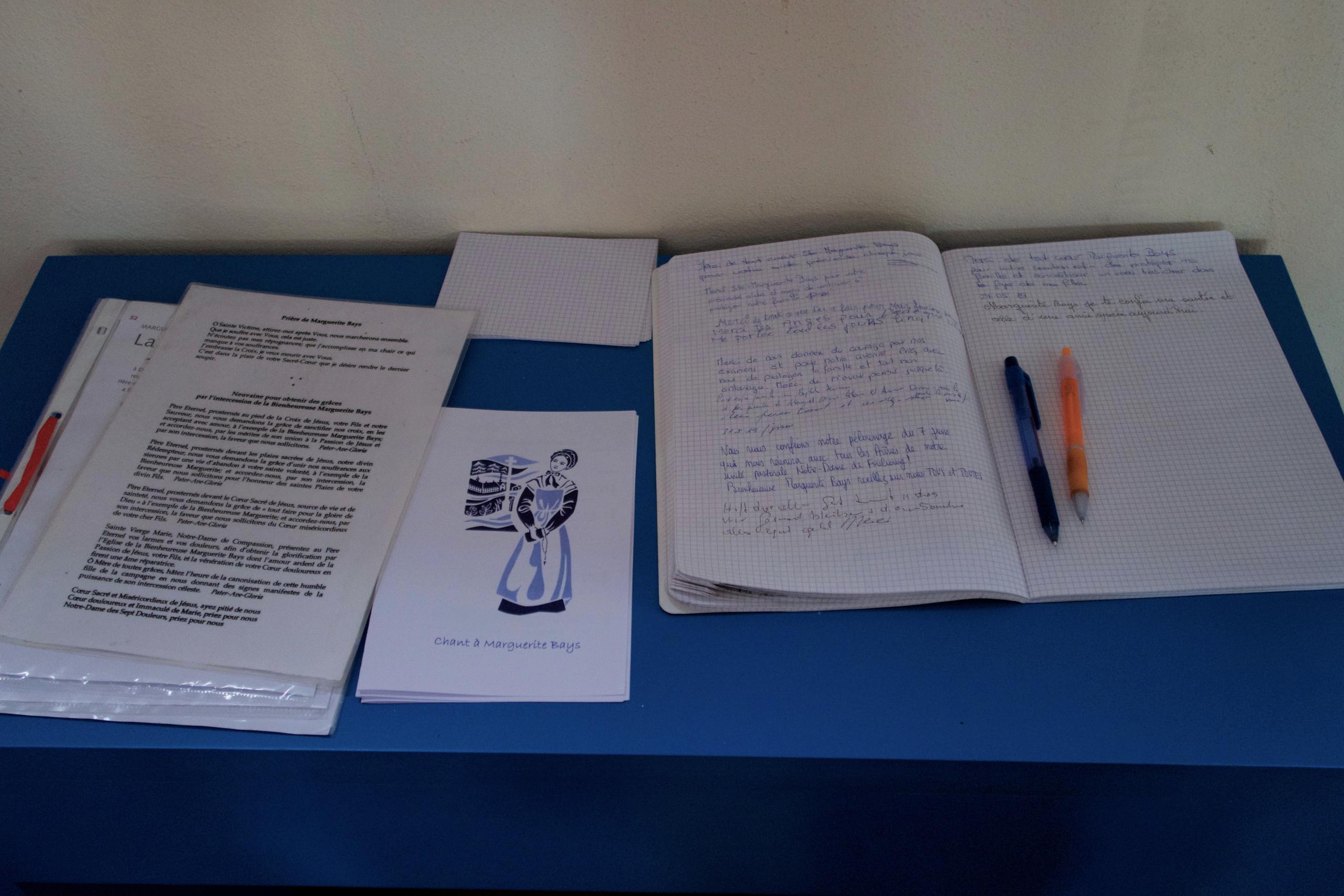 Cahiers avec stylos
