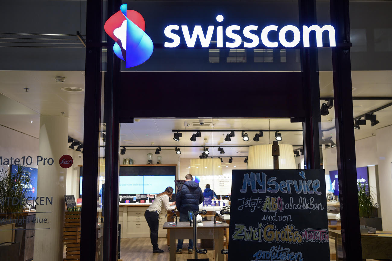 Negozio, insegna swisscom