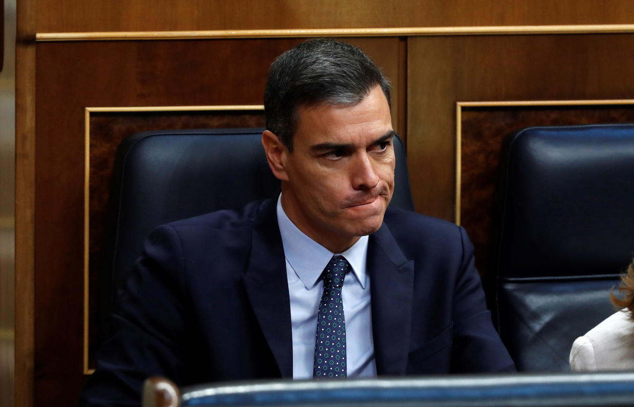 Pedro Sanchez con la faccia perplessa dopo il voto alla camera bassa