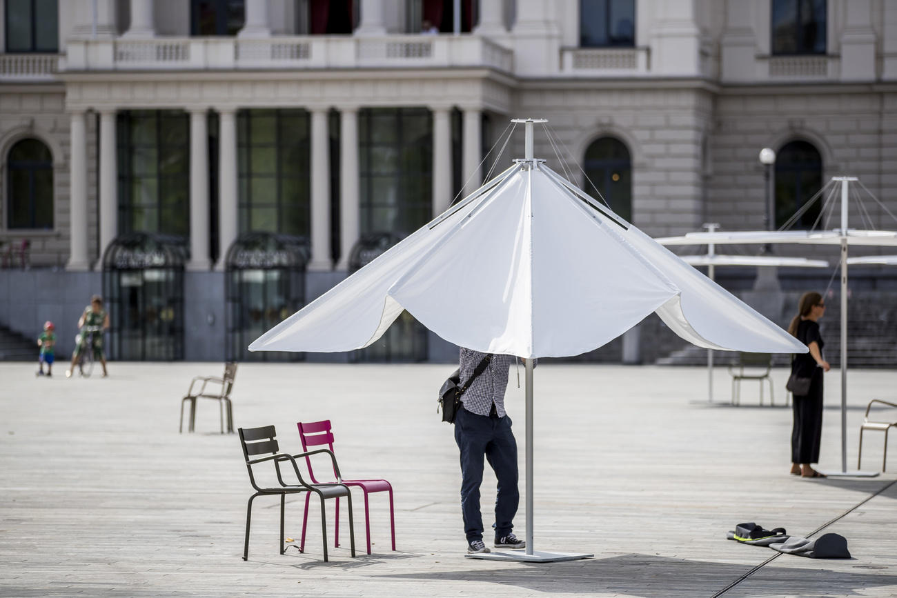 Un parasol sur la place fédérale